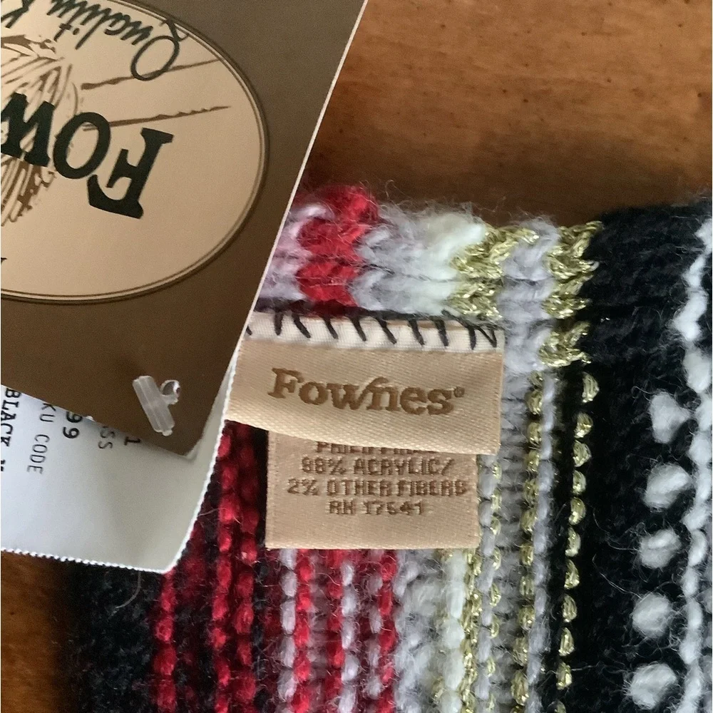 Fownes NWT Black Rectangular Winter Scarf with Striped Ends